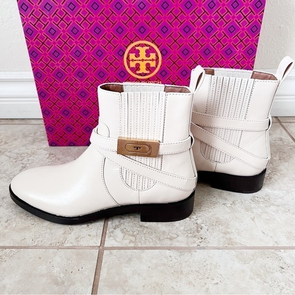NEW IN BOX TORY BURCH T-HARDWARE CHELSEA BOOT size 7 - Picture 1 of 14